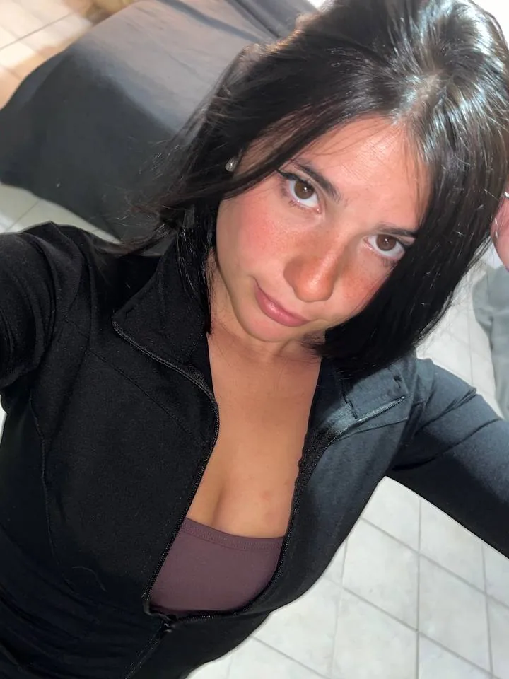 Chloe, Zimbabwean OnlyFans artistic glamorous avant-garde profile